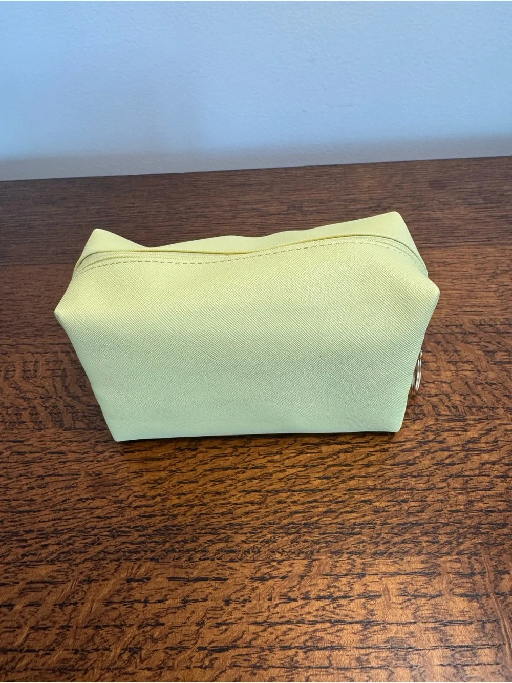 Make-Up Bag Stuffed/Pregnant with Beauty Items - Picture 10 of 12